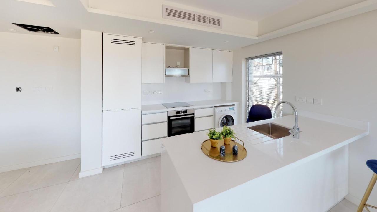 Emerald Suites Протарас Экстерьер фото