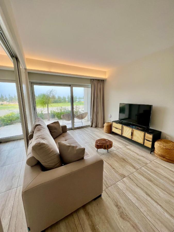 Emerald Suites Протарас Экстерьер фото