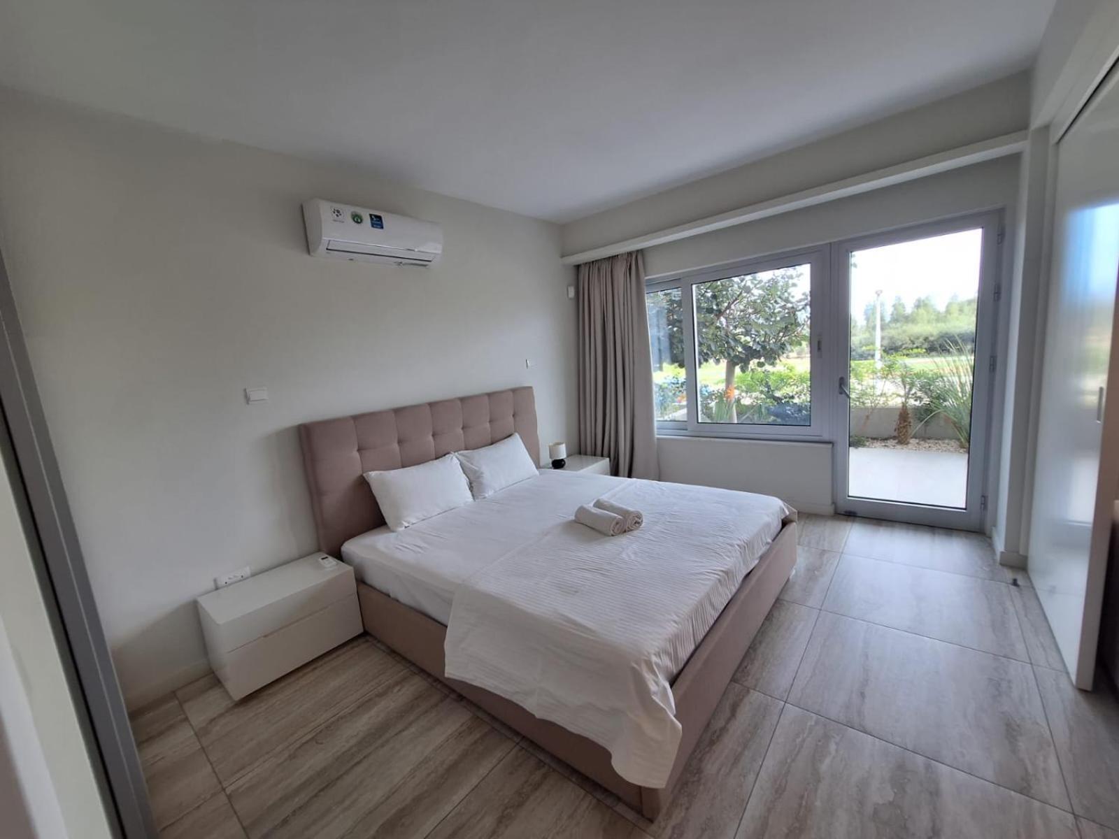 Emerald Suites Протарас Экстерьер фото