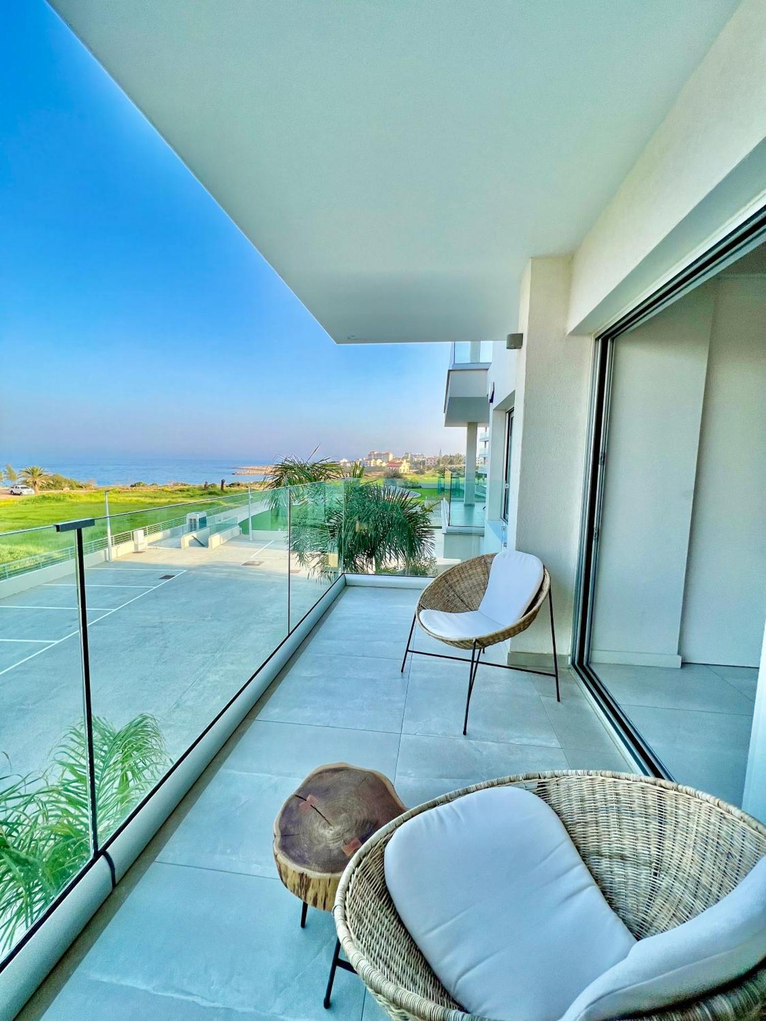 Emerald Suites Протарас Экстерьер фото