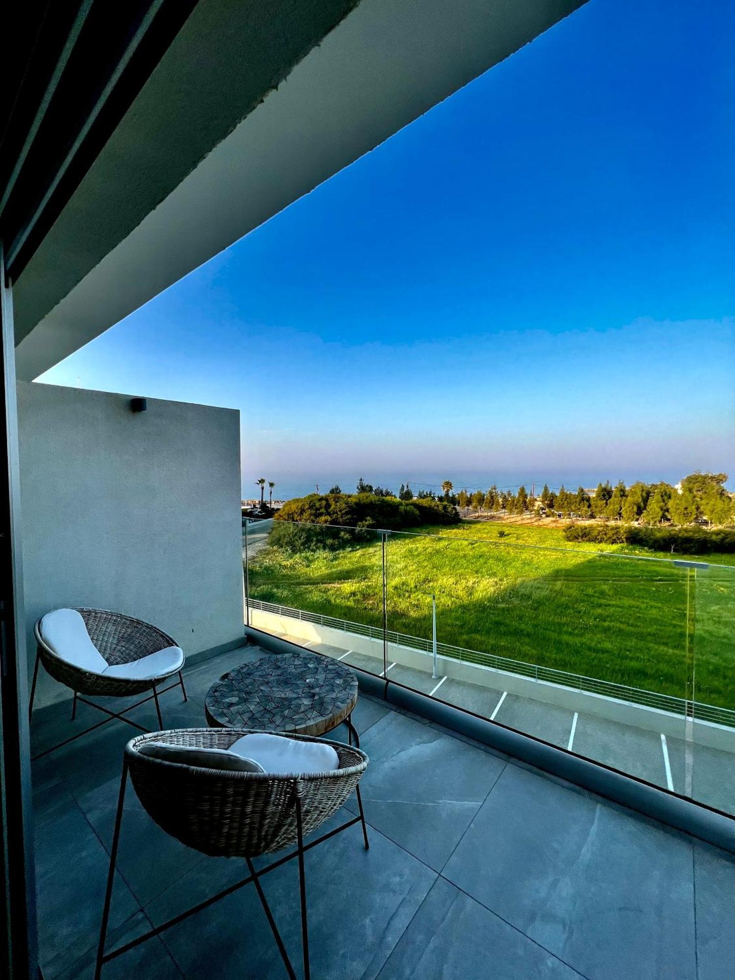 Emerald Suites Протарас Экстерьер фото