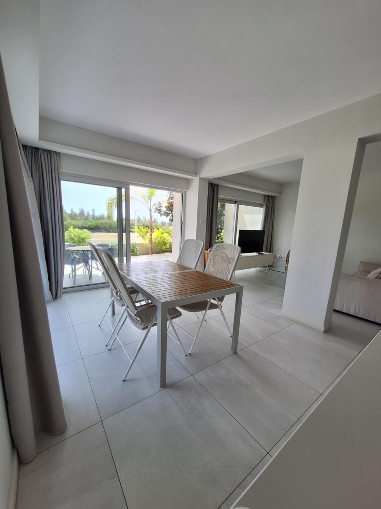 Emerald Suites Протарас Экстерьер фото