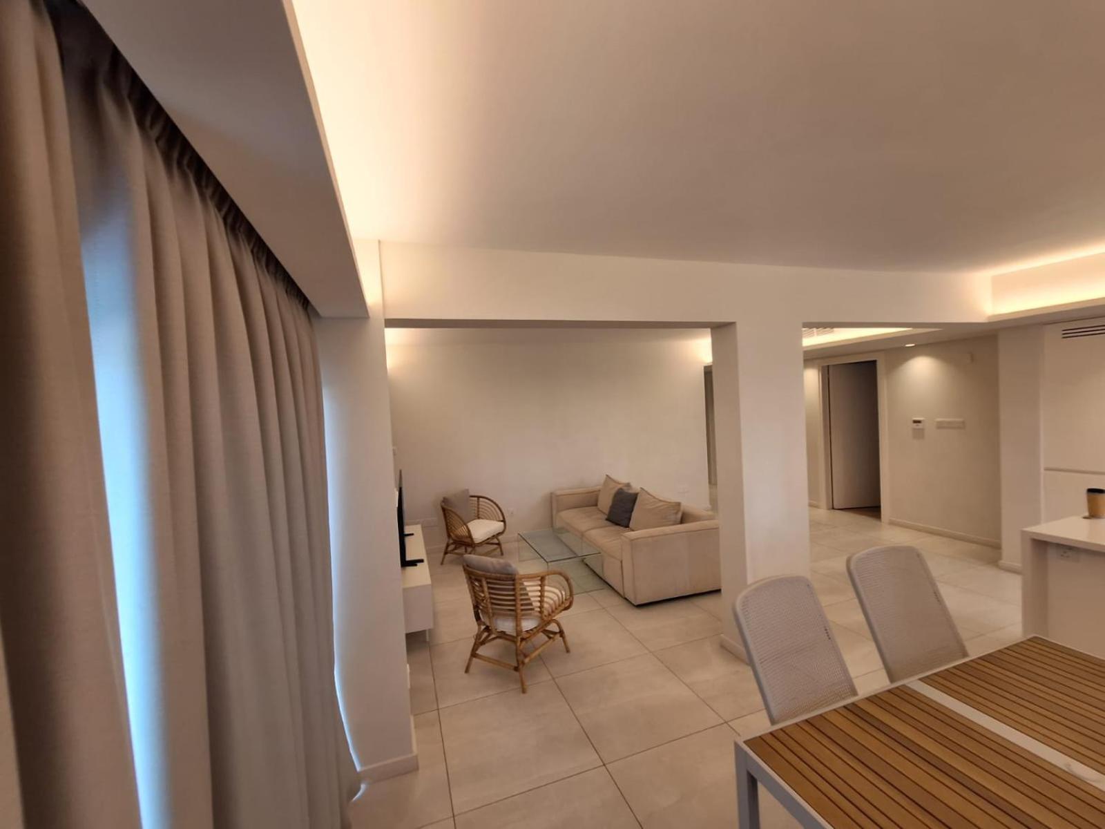 Emerald Suites Протарас Экстерьер фото